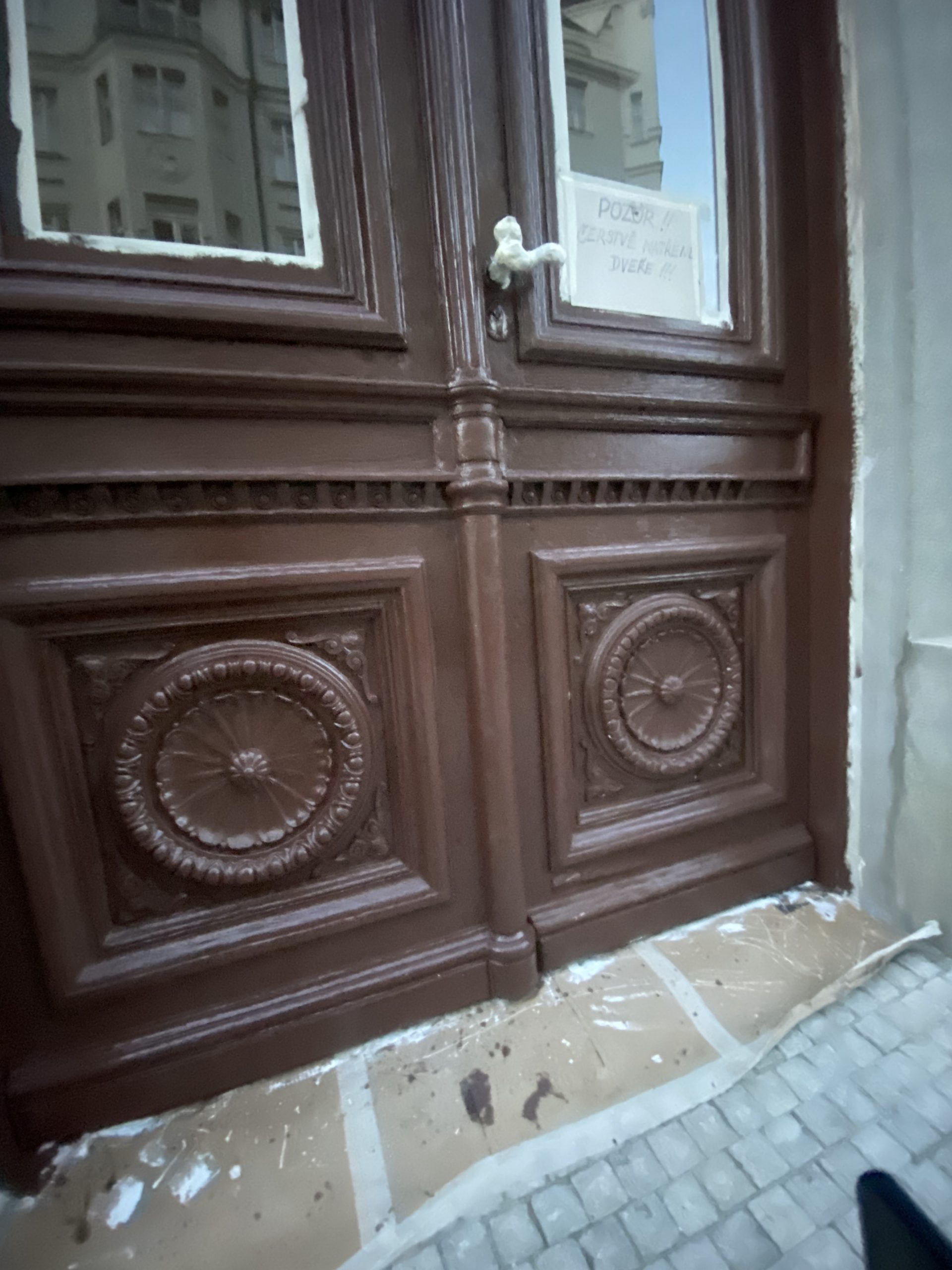 Oprava historických dveří v centru Prahy